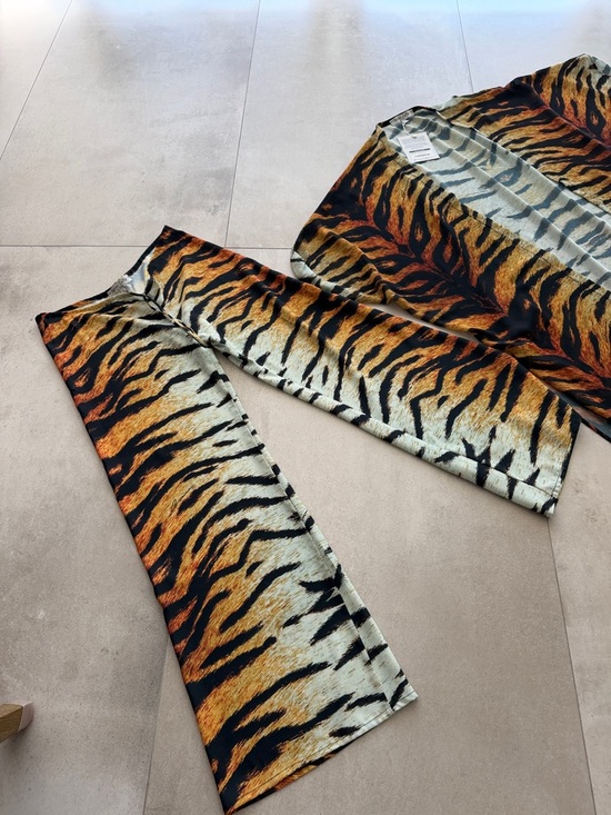 Ramona Larue Pants - Tiger-Print Stretch Wide-Leg Leggings in Orange/Black